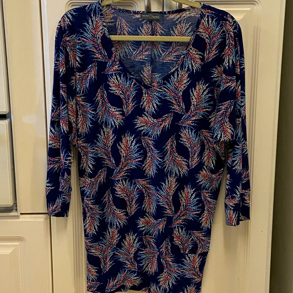 Large blue paisley stretchy shirt